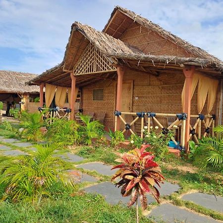 Hampi Rasta Cafe Hotel ภายนอก รูปภาพ