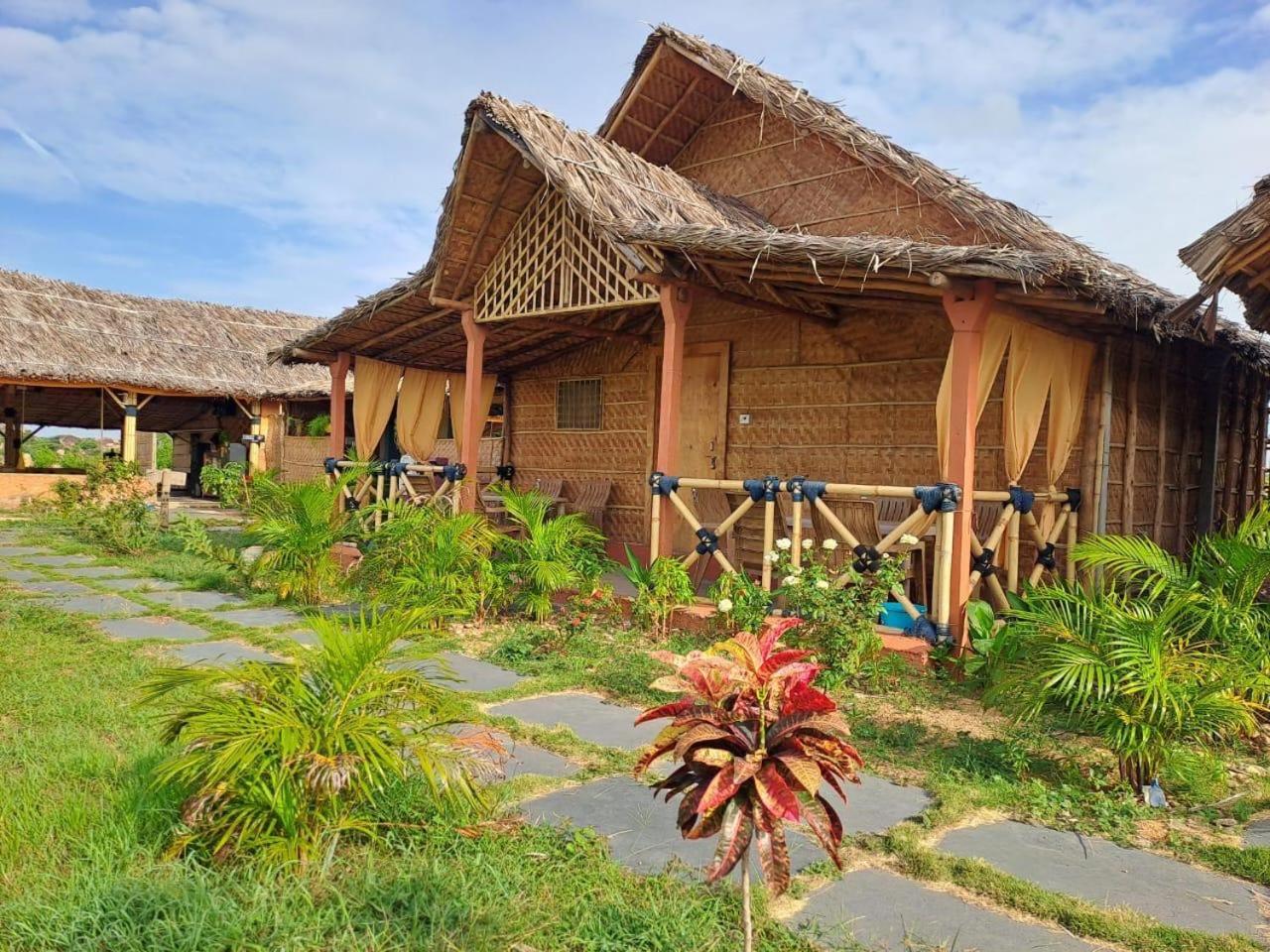 Hampi Rasta Cafe Hotel ภายนอก รูปภาพ