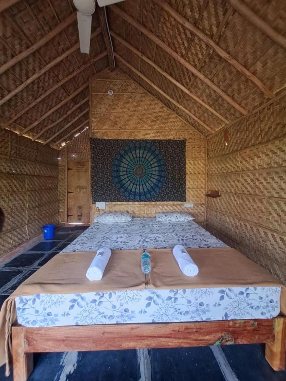 Hampi Rasta Cafe Hotel ภายนอก รูปภาพ