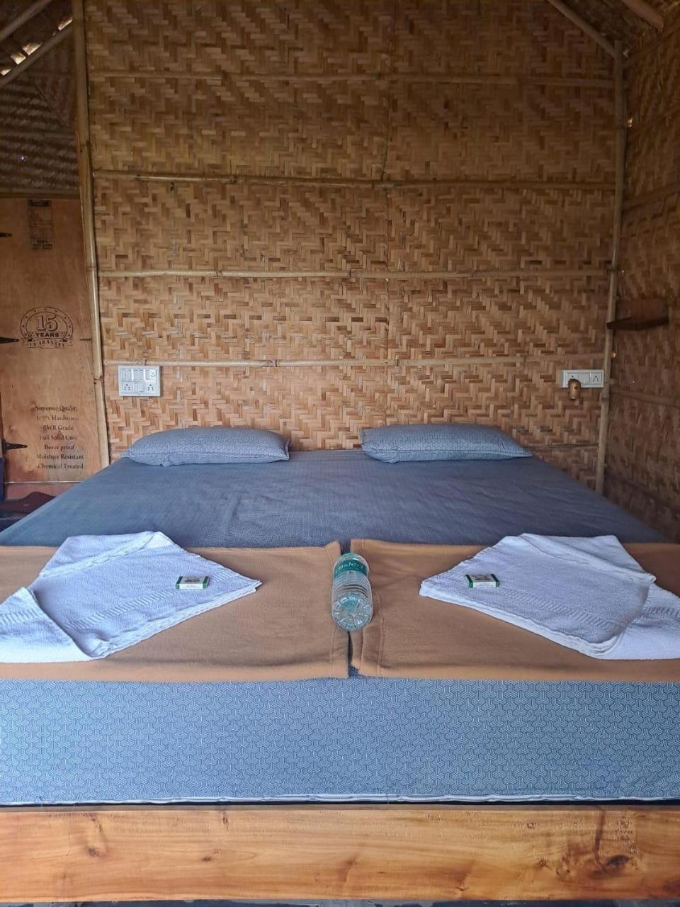 Hampi Rasta Cafe Hotel ภายนอก รูปภาพ