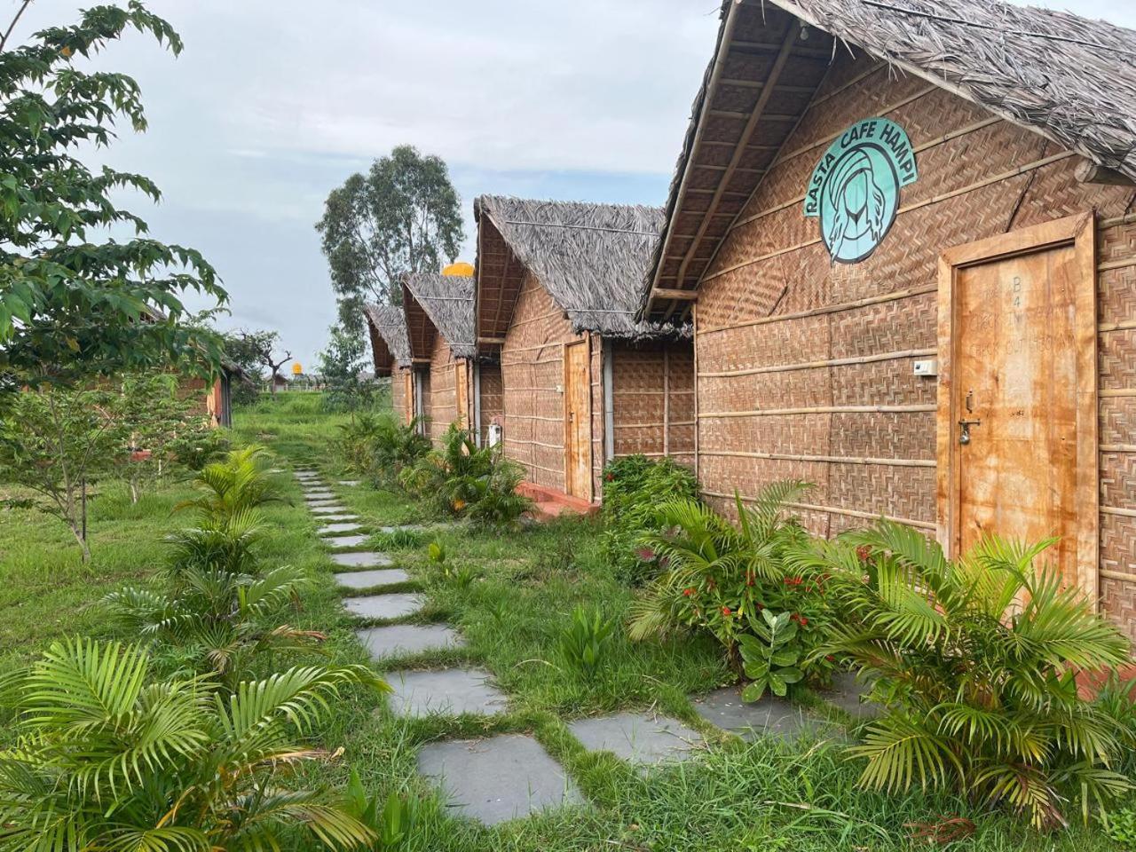 Hampi Rasta Cafe Hotel ภายนอก รูปภาพ