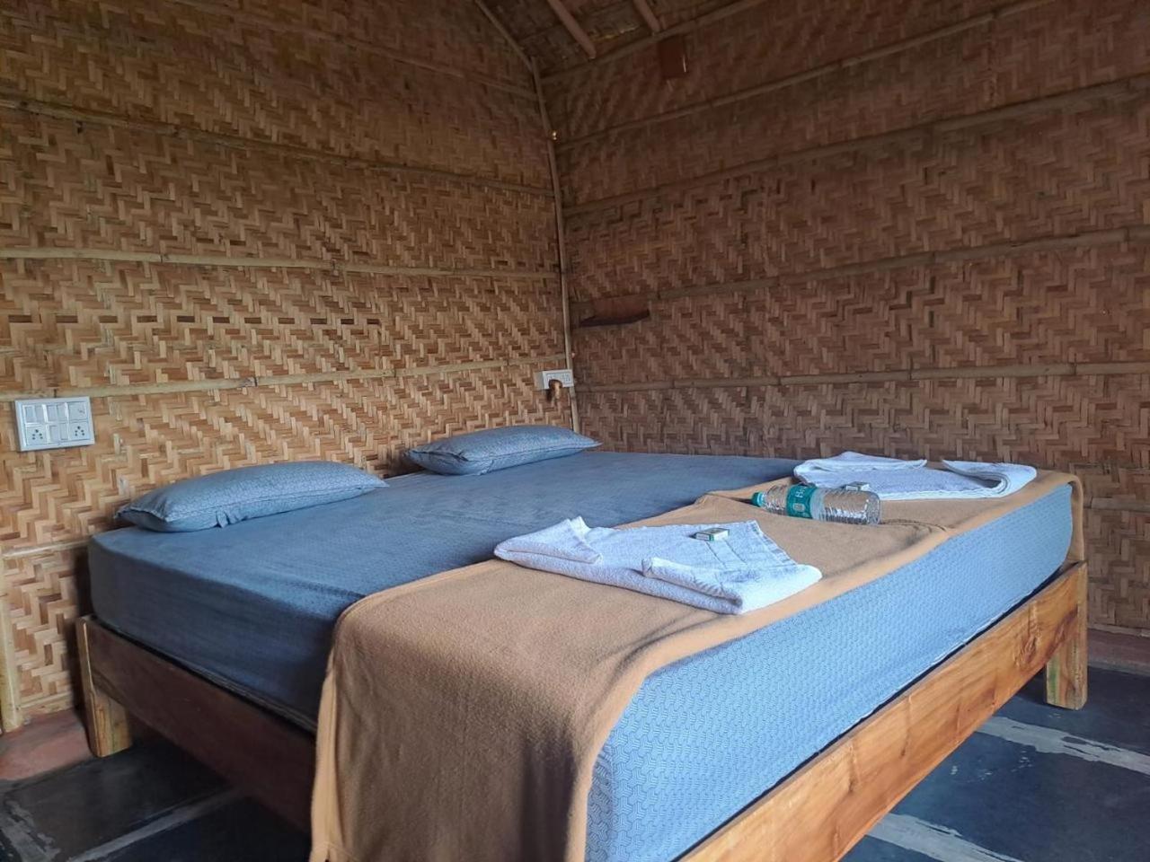Hampi Rasta Cafe Hotel ภายนอก รูปภาพ